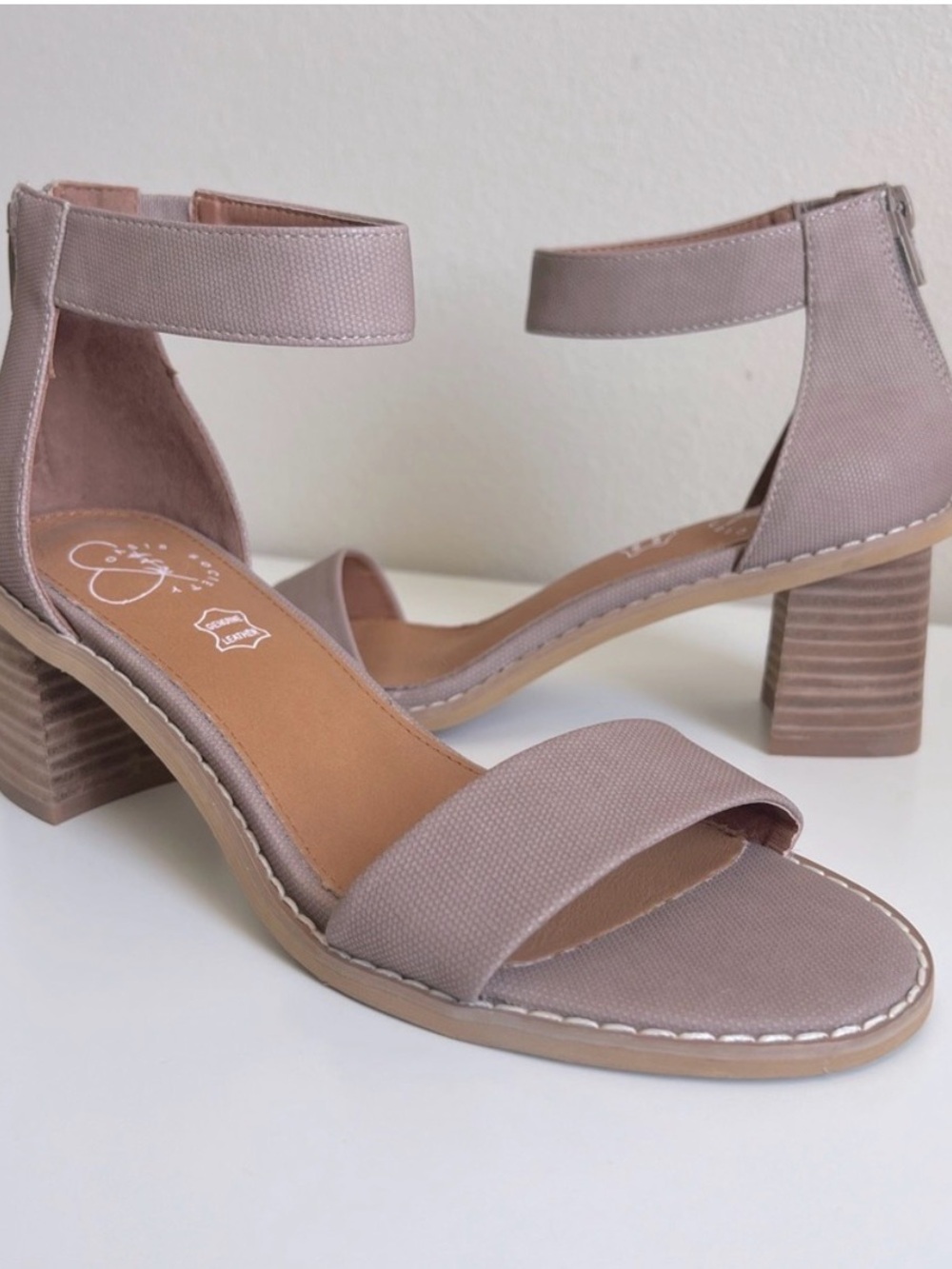 OASIS SOCIETY Angie leather slip on open toe sandals, taupe/rose size 8.5